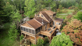 Huge Chalet Cabin w Hot Tub, Wraparound Deck, WiFi